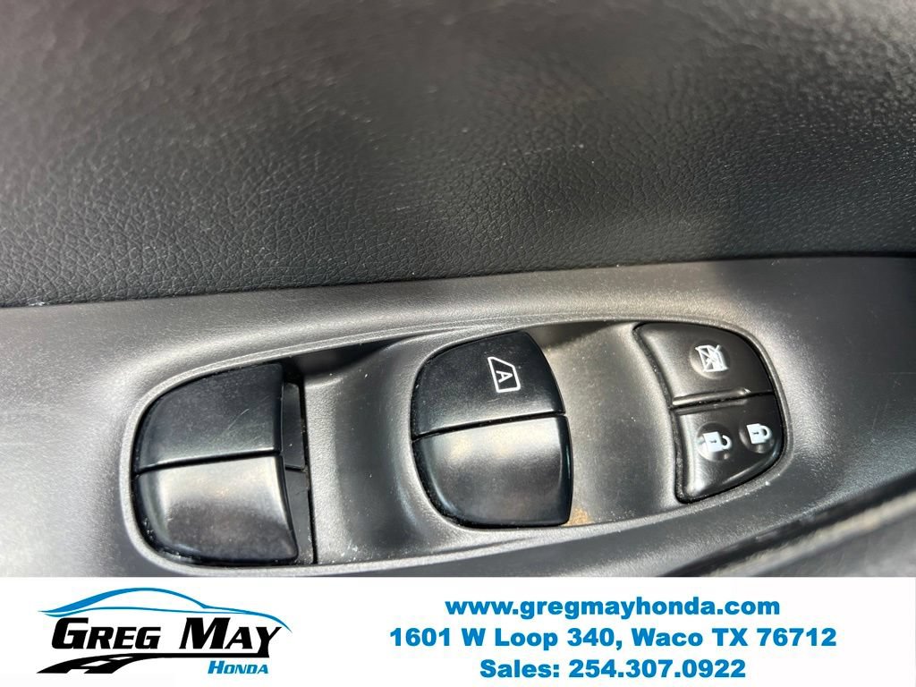 Used 2017 Nissan Rogue SV w/ SV Family Package FWD image 23