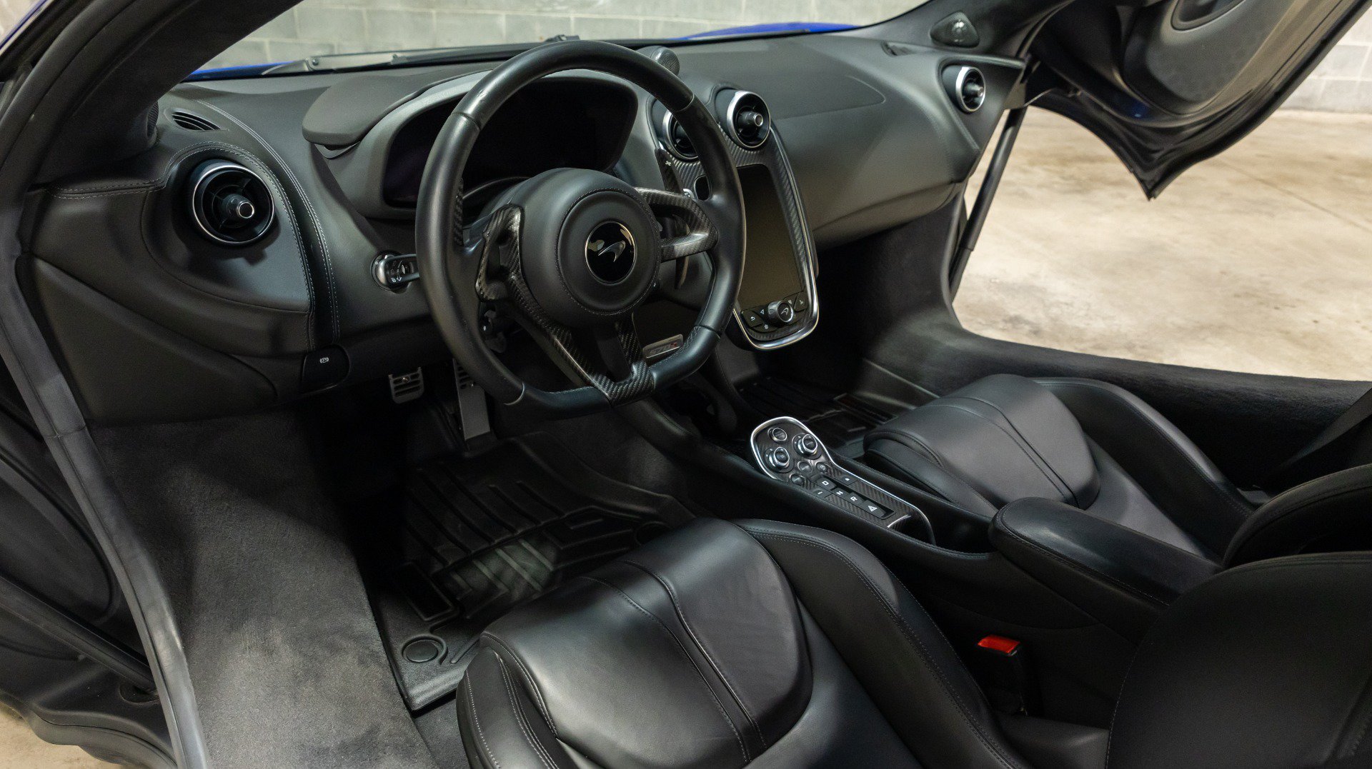 Used 2019 McLaren 570S Coupe RWD image 41