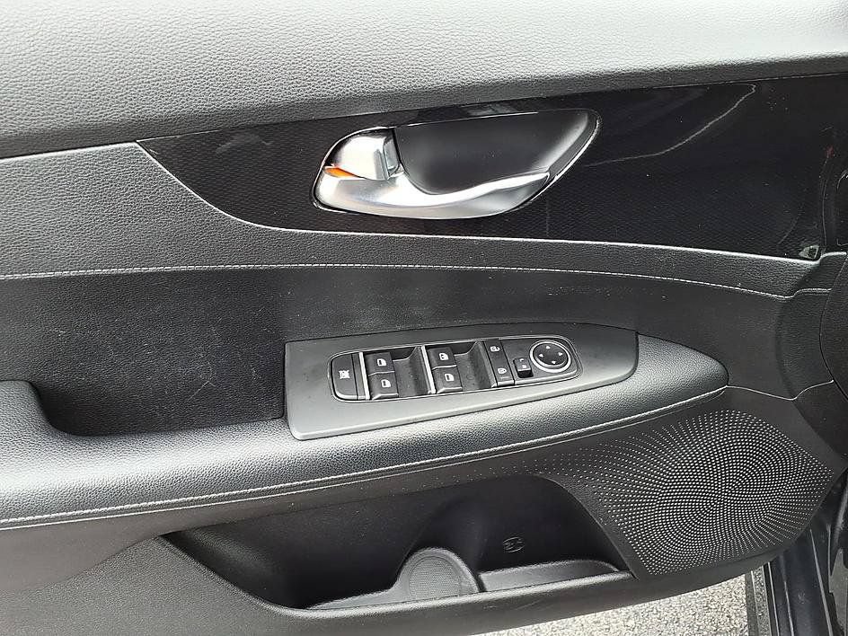 Used 2021 Kia Forte GT-Line FWD image 11