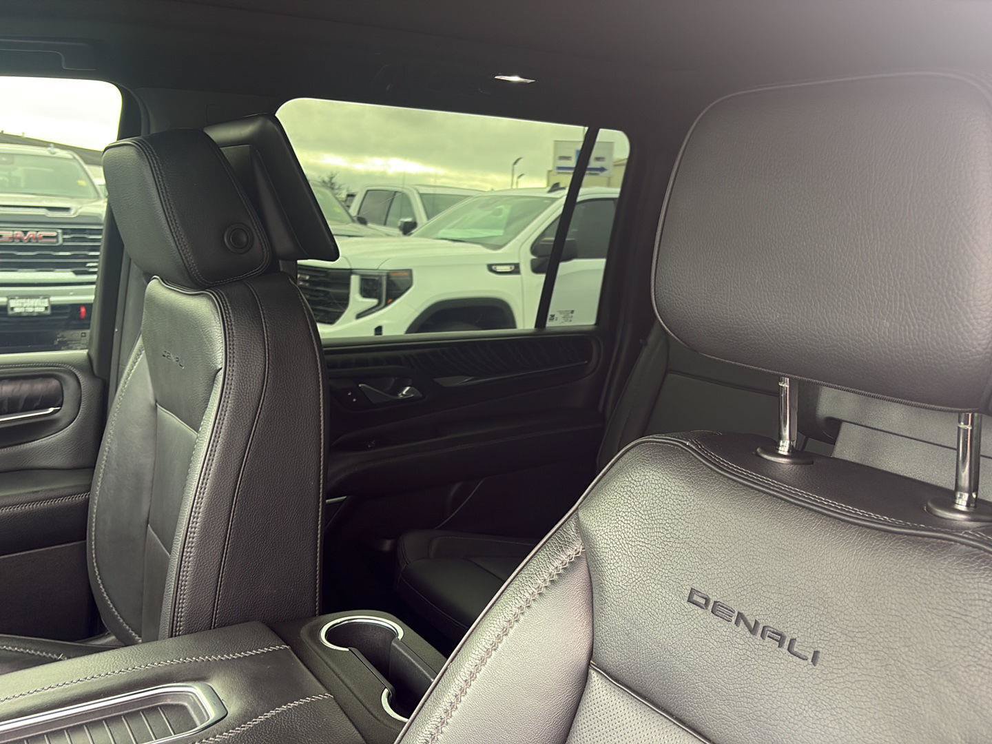 Used 2021 GMC Yukon XL Denali AWD/4WD image 15