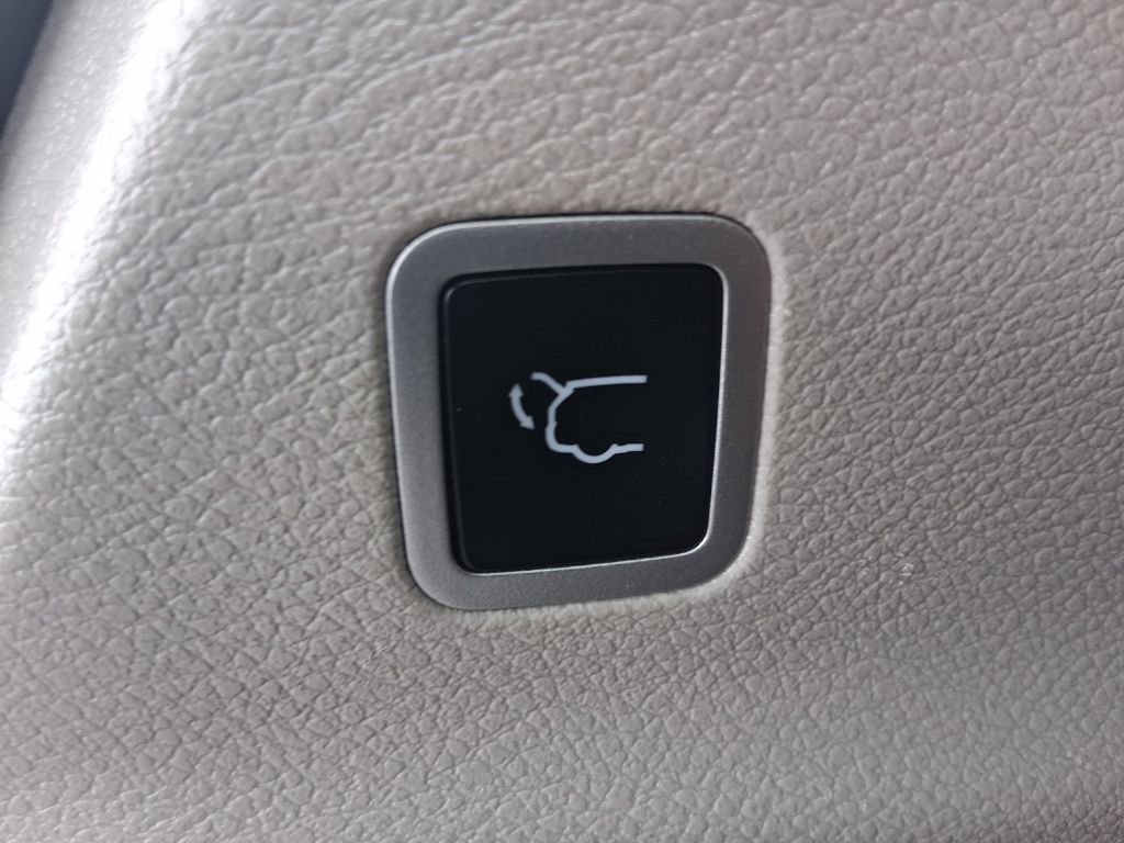 Used 2024 Chrysler Pacifica Touring-L image 14