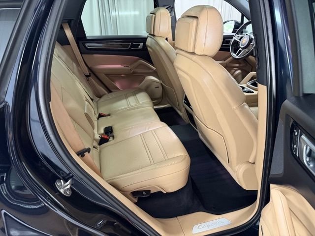 Used 2023 Porsche Cayenne Platinum Edition AWD/4WD image 8