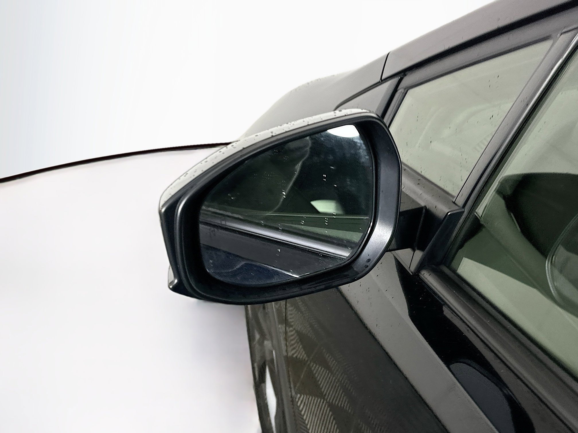 Used 2025 Toyota Prius LE FWD image 16