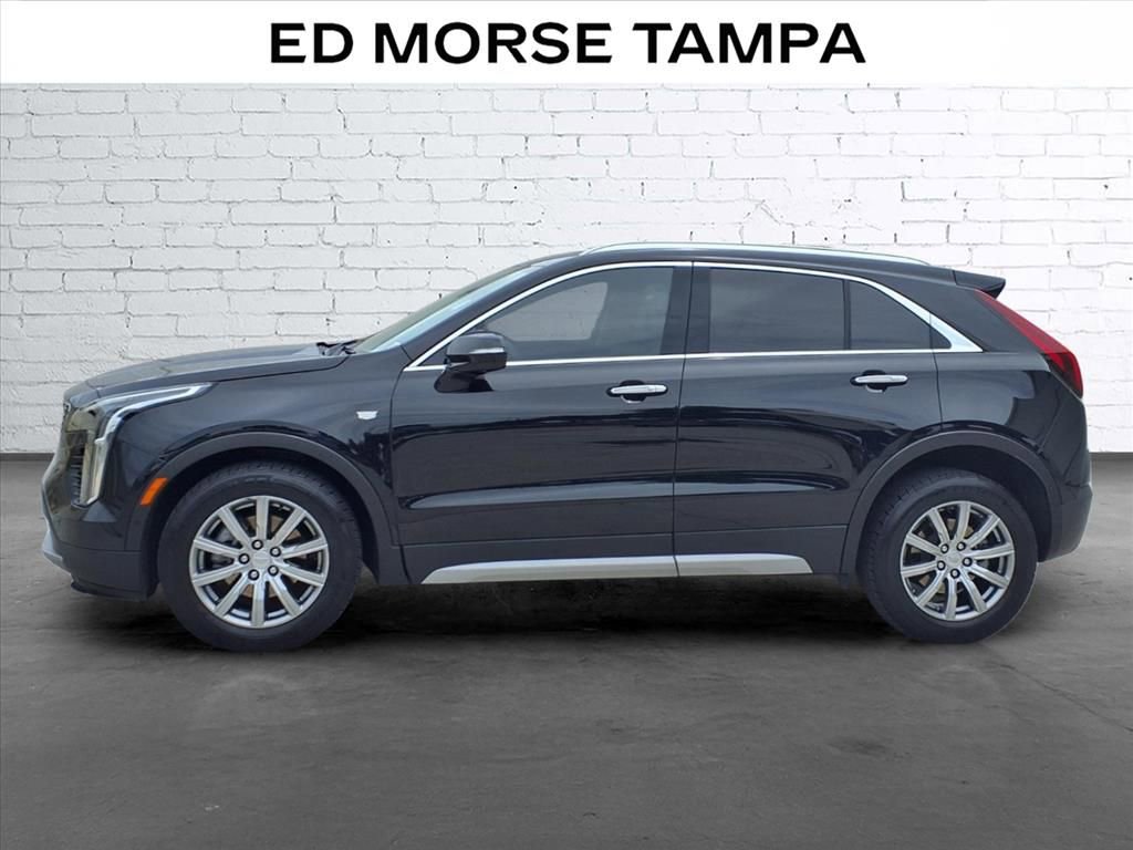 Used 2022 Cadillac XT4 Premium Luxury w/ Enhanced Visibility Package FWD image 2
