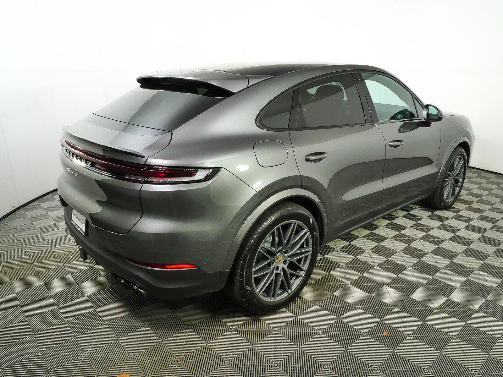 Certified 2024 Porsche Cayenne Coupe AWD/4WD image 30