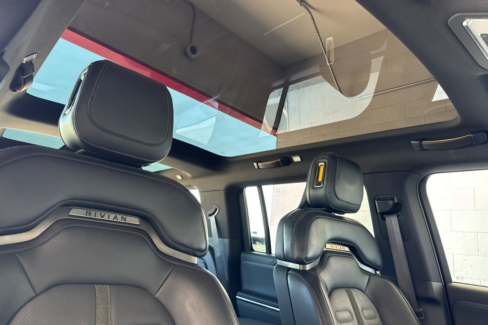 Used 2025 Rivian R1S Adventure Dual AWD/4WD image 17