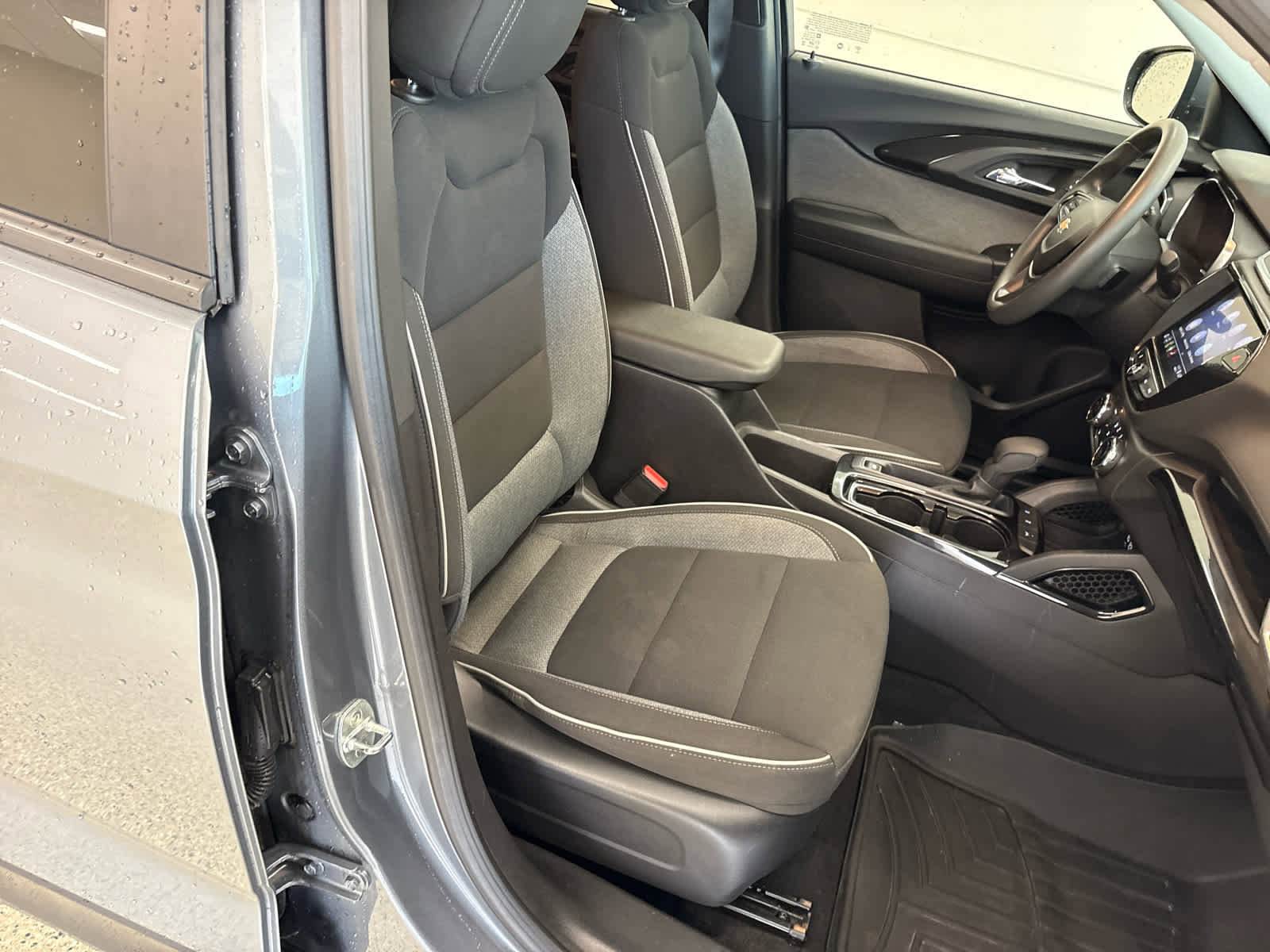 Used 2022 Chevrolet TrailBlazer LT w/ Convenience Package FWD image 22
