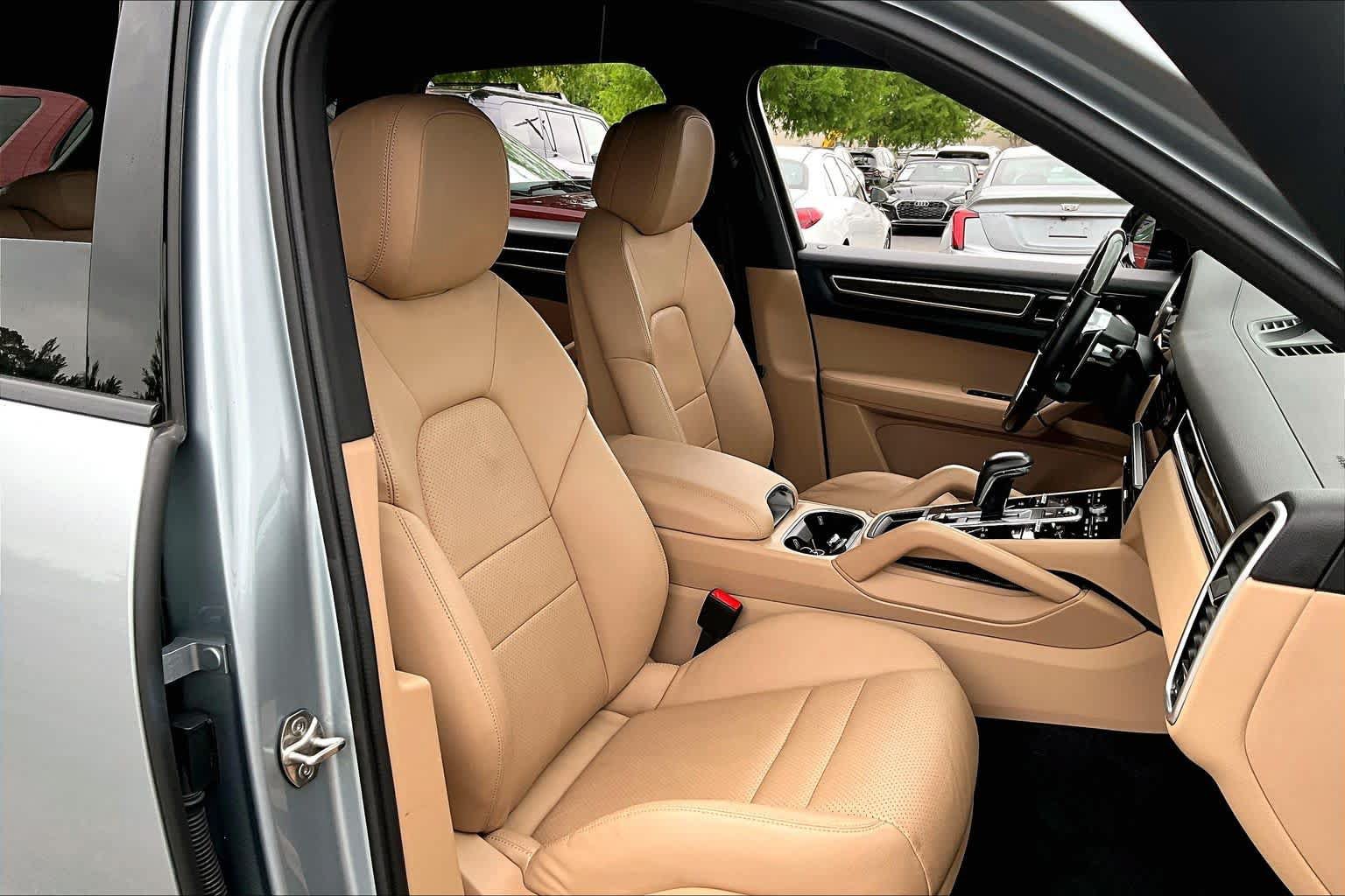 Used 2022 Porsche Cayenne E-Hybrid AWD/4WD image 9