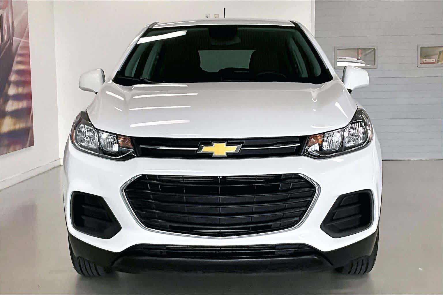 Used 2022 Chevrolet Trax LS w/ Tint and Cruise Package AWD/4WD image 6