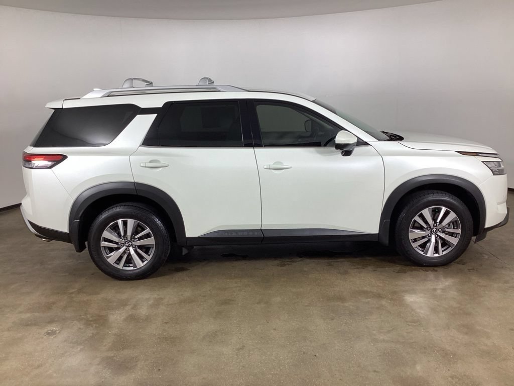 Used 2022 Nissan Pathfinder SL AWD/4WD image 7
