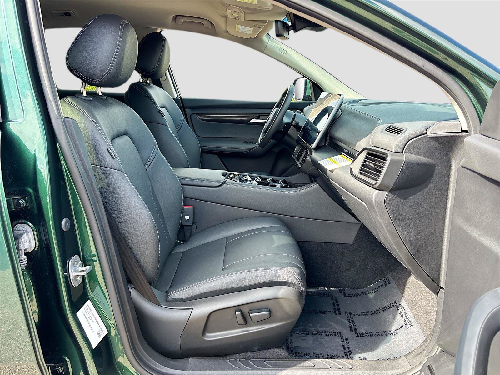 New 2025 VinFast VF 8 Eco AWD/4WD image 27