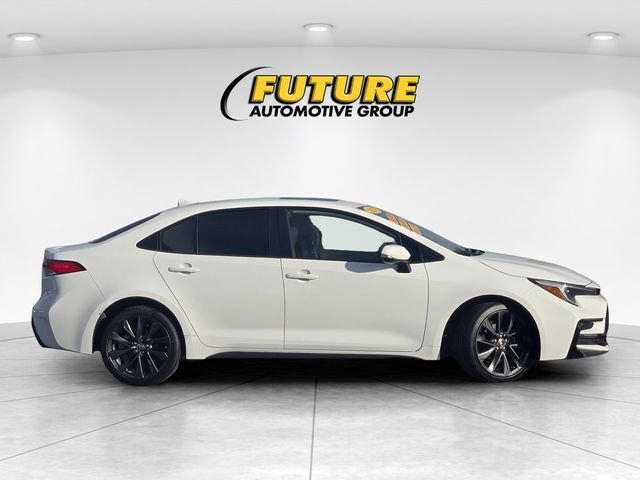 Certified 2024 Toyota Corolla SE w/ SE Premium Package FWD image 4