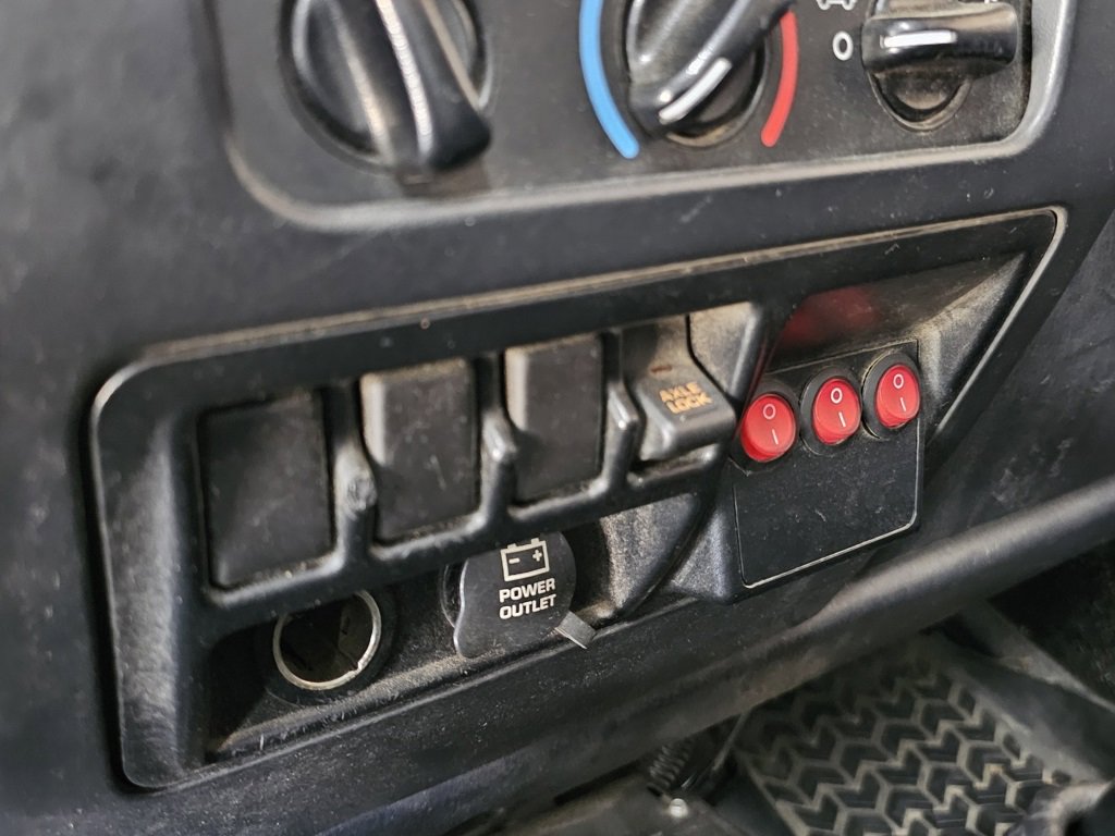 Used 2006 Jeep Wrangler Rubicon w/ Security Group image 16