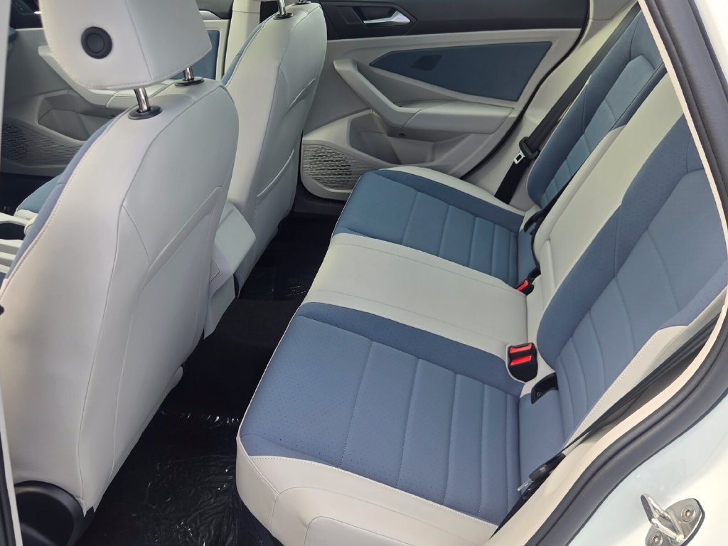New 2027 Volkswagen Jetta SE FWD image 8