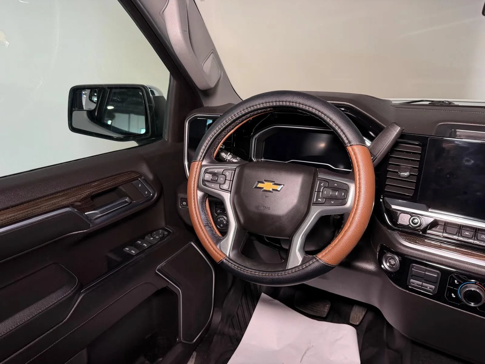 Used 2022 Chevrolet Silverado 1500 LT AWD/4WD image 21