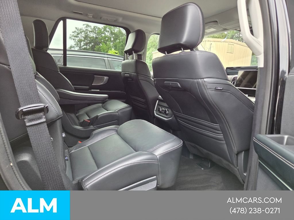 Used 2025 Ford Expedition Platinum AWD/4WD image 14