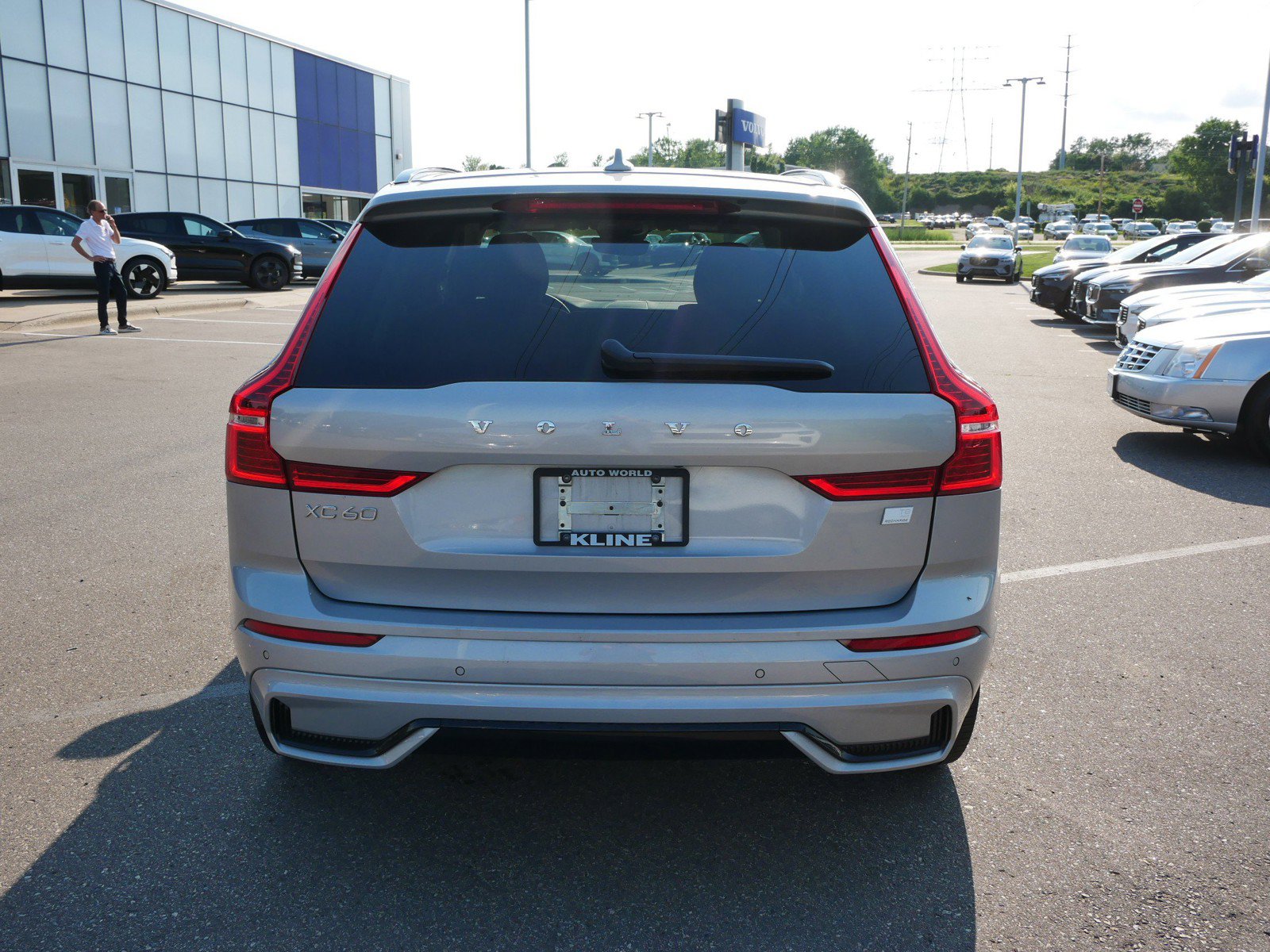 Certified 2024 Volvo XC60 T8 Plus w/ Climate Package AWD/4WD image 6
