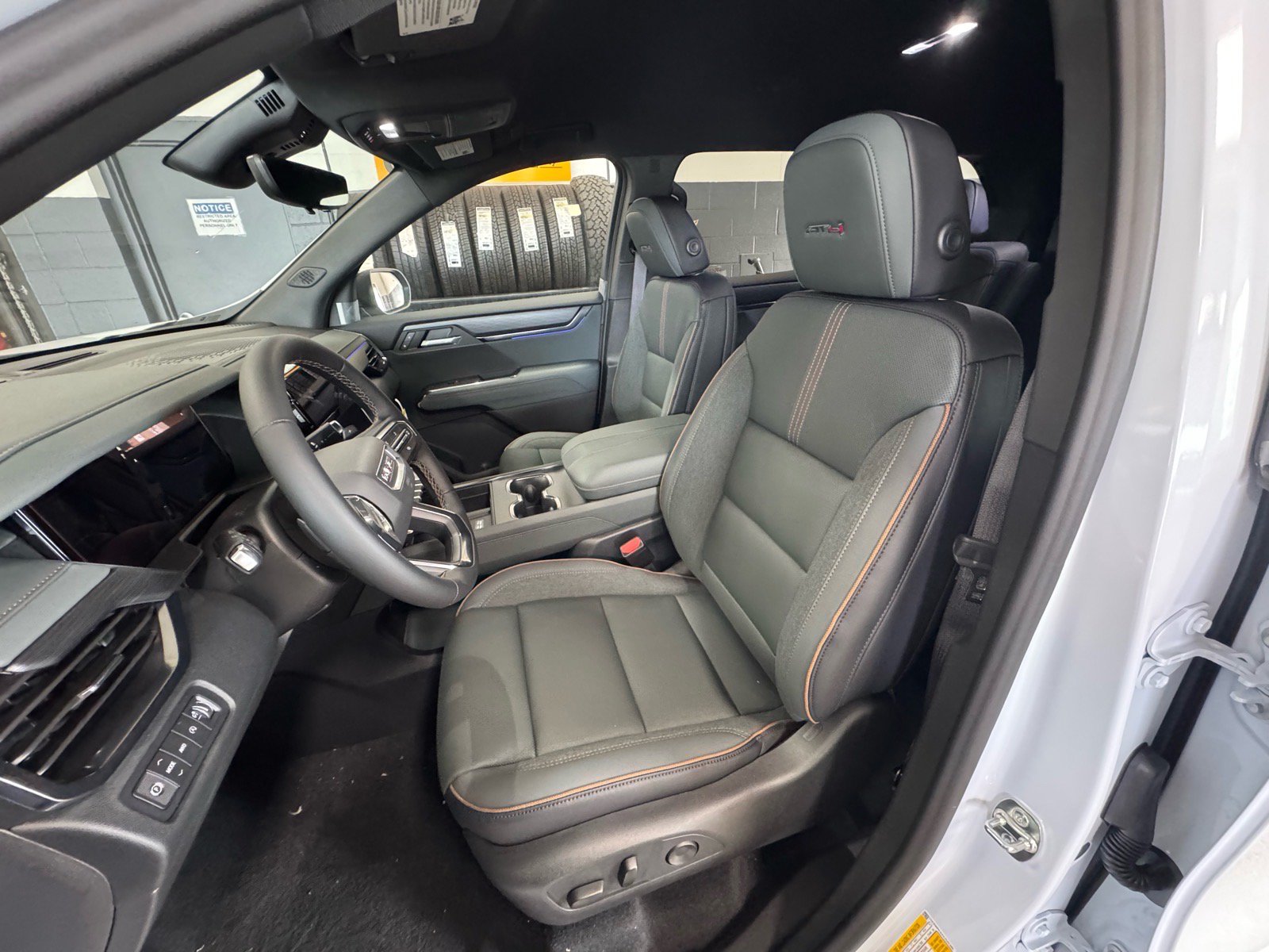 New 2027 GMC Acadia AT4 w/ Luxury Package AWD/4WD image 19