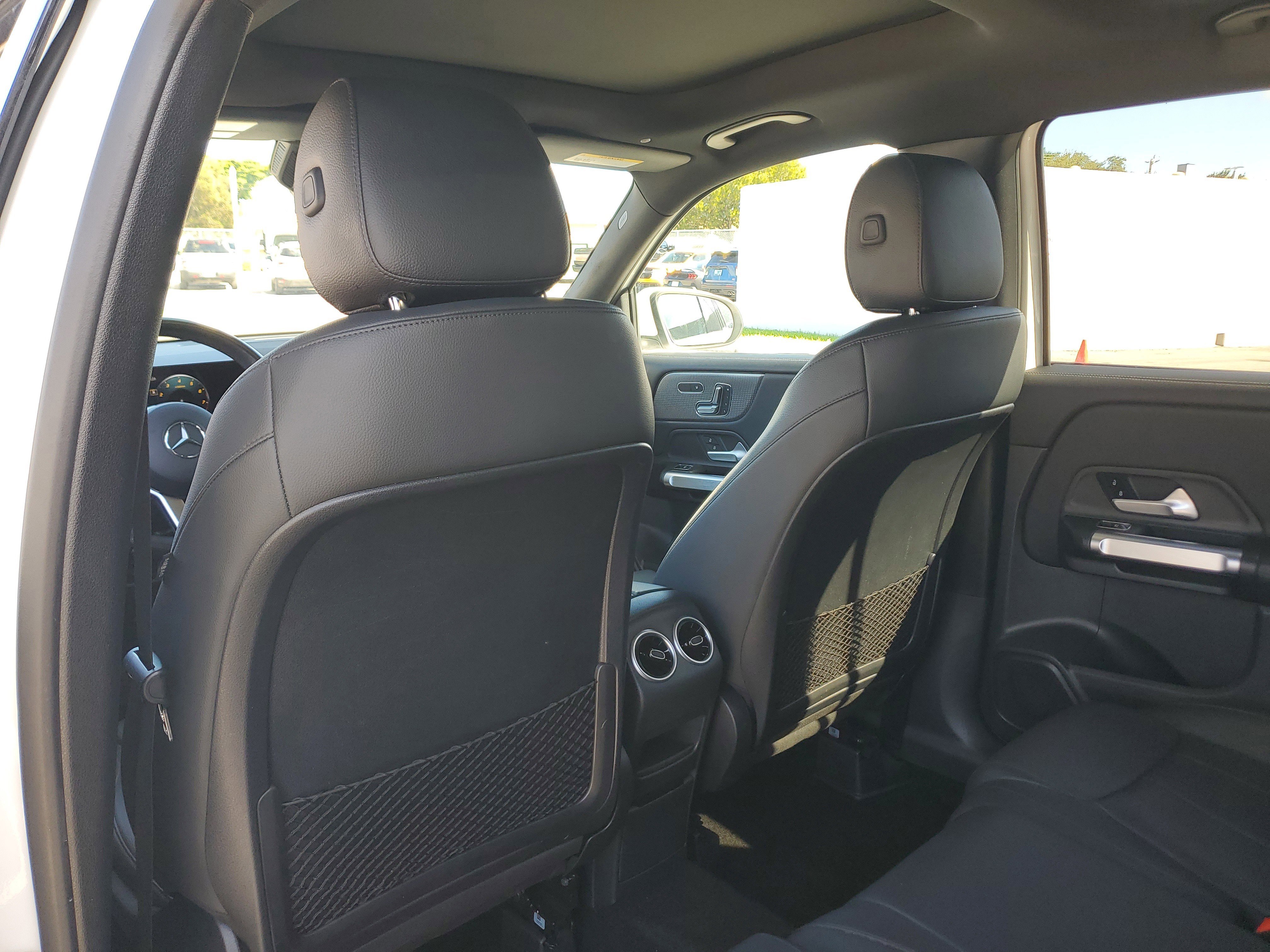 Used 2023 Mercedes-Benz GLB 250 4MATIC w/ Premium Package image 14