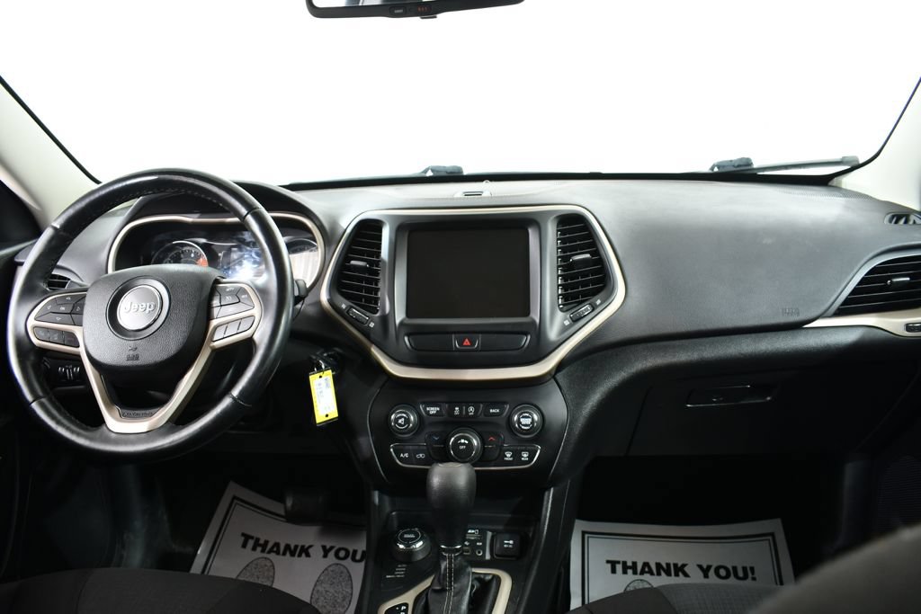Used 2017 Jeep Cherokee Latitude AWD/4WD image 7