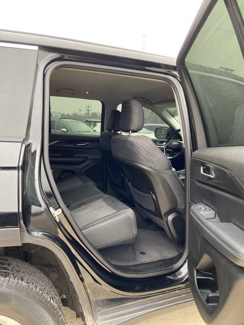 Used 2023 Jeep Grand Cherokee Laredo image 17