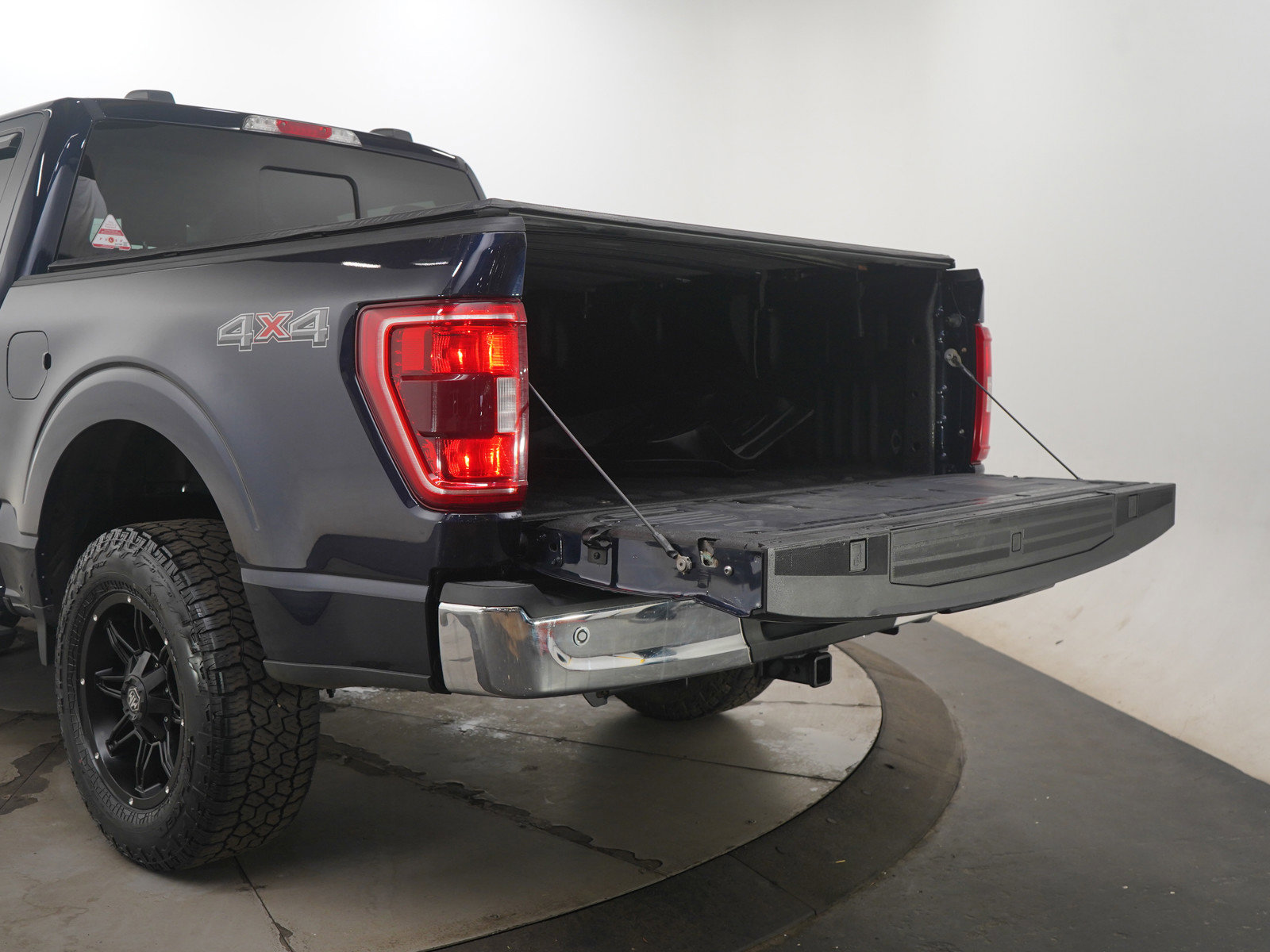 Used 2022 Ford F150 XLT w/ Equipment Group 302A High image 9