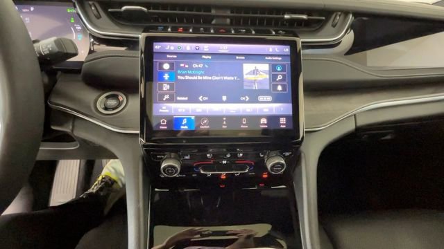 Used 2023 Jeep Grand Cherokee Overland w/ Luxury Tech Group IV AWD/4WD image 29