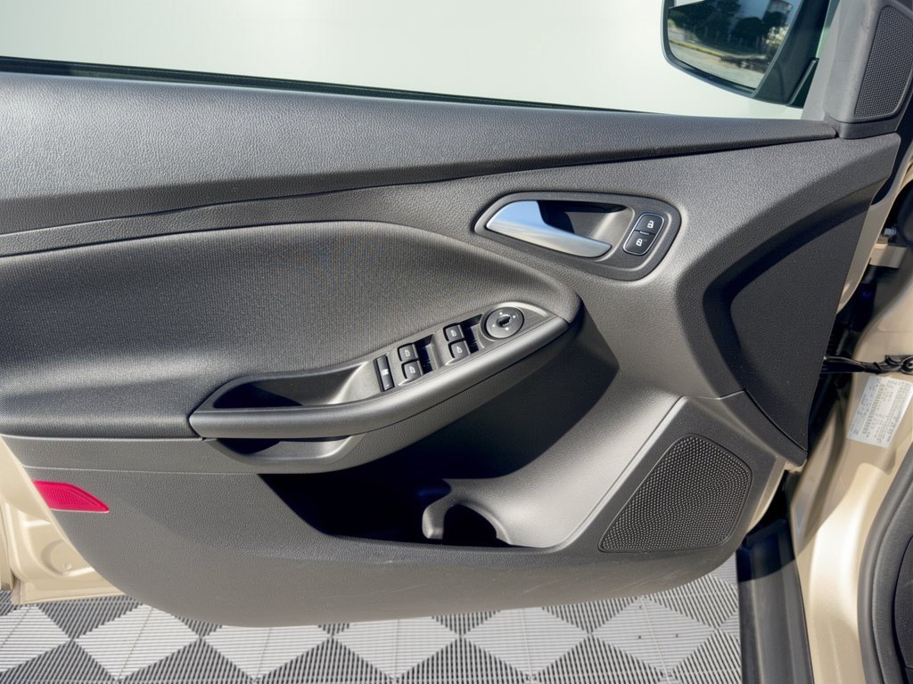 Used 2018 Ford Focus SEL FWD image 14