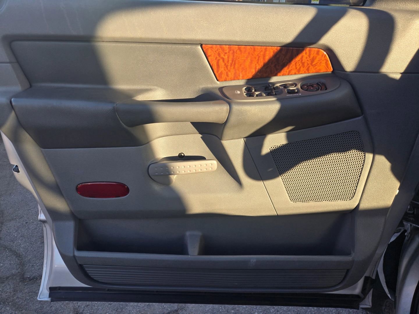 Used 2006 Dodge Ram 1500 Truck SLT w/ Trailer Tow Group image 9