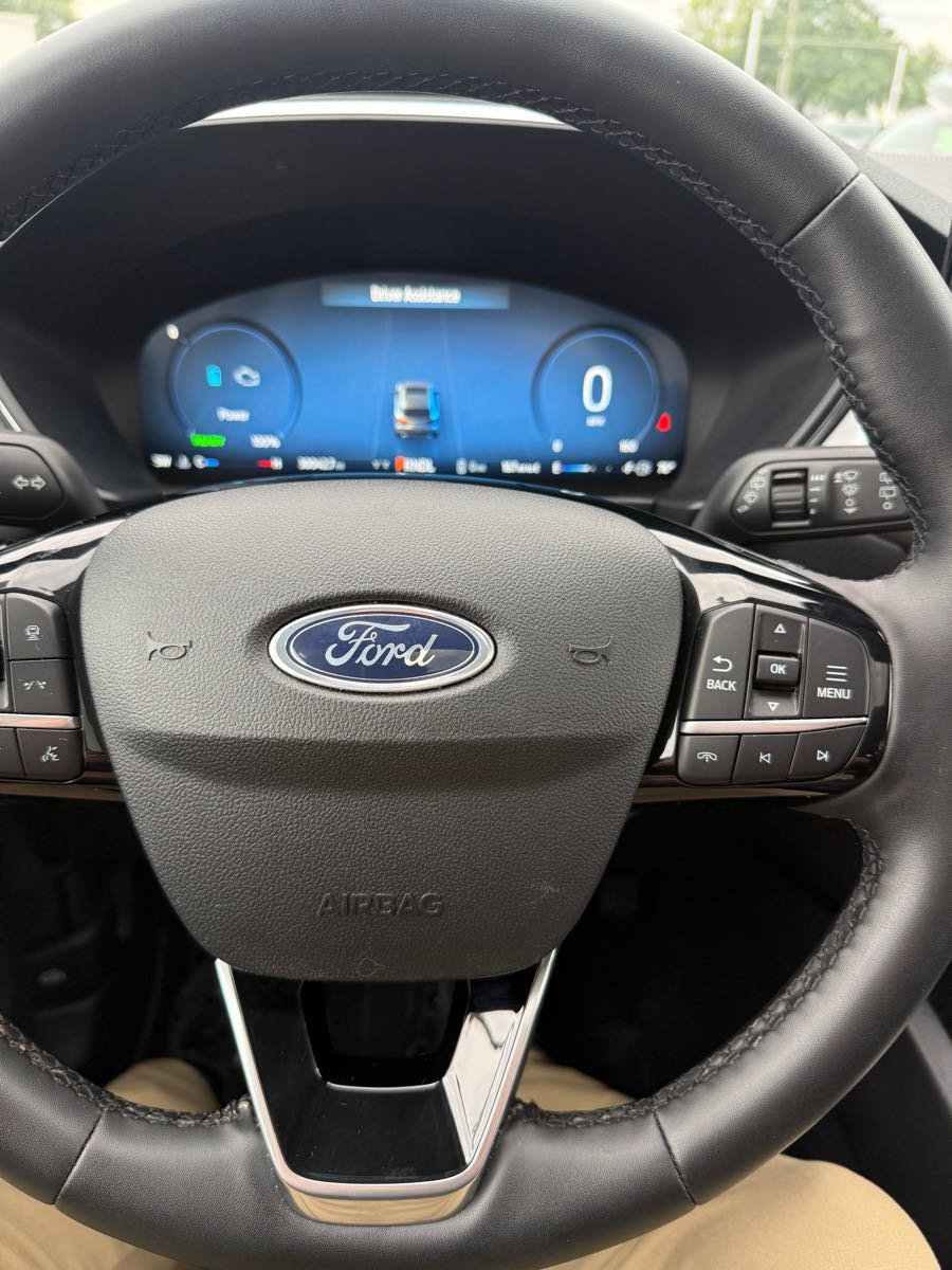 Used 2023 Ford Escape SE w/ PHEV Premium Package FWD image 16