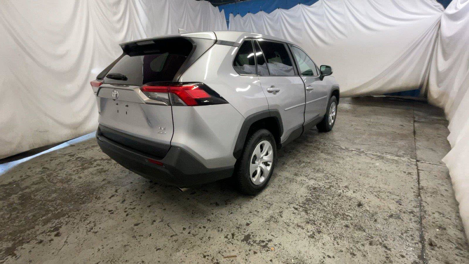 Used 2022 Toyota RAV4 LE AWD/4WD image 6