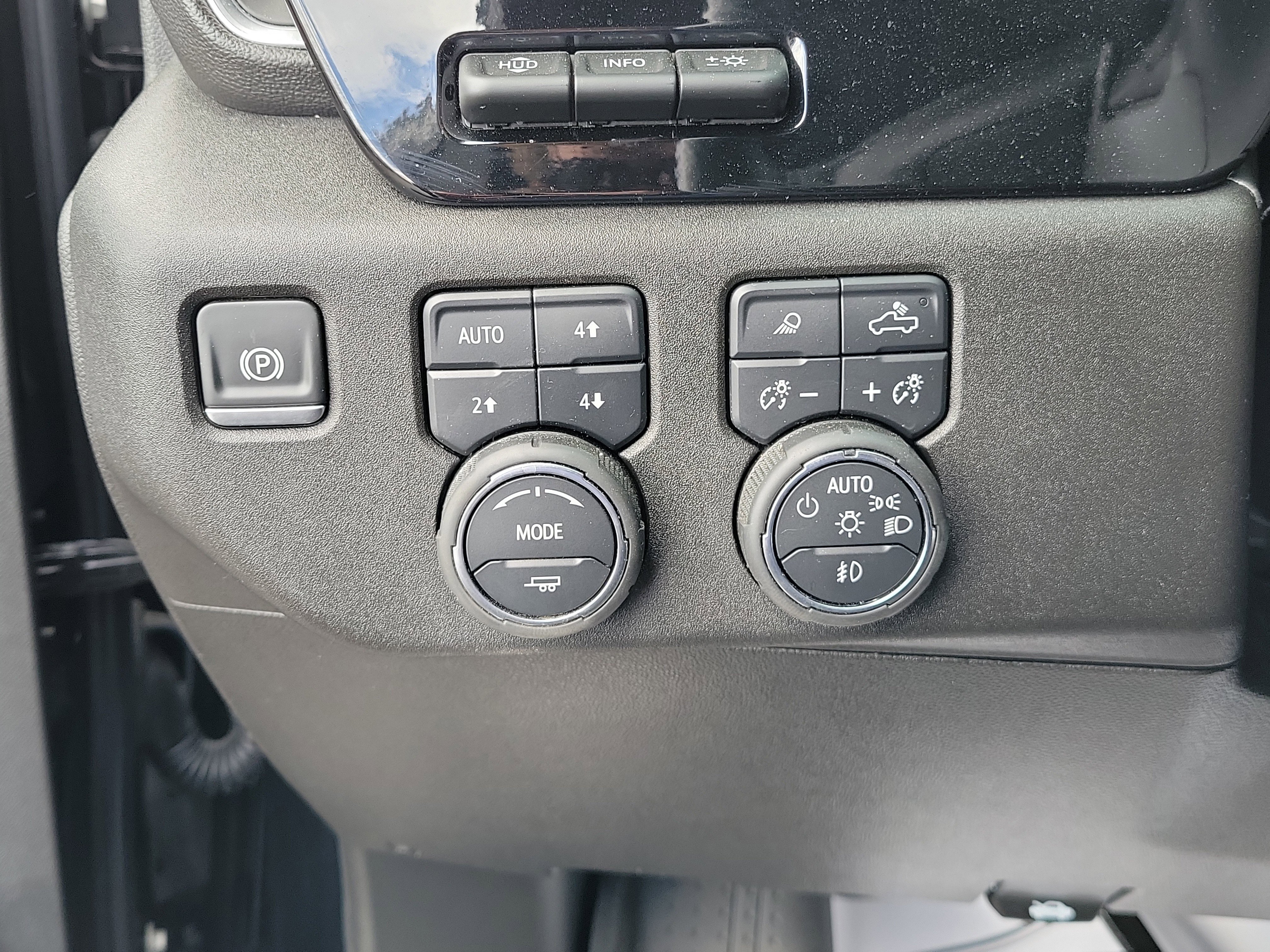 Used 2025 Chevrolet Silverado 3500 High Country w/ High Country Premium Package AWD/4WD image 21