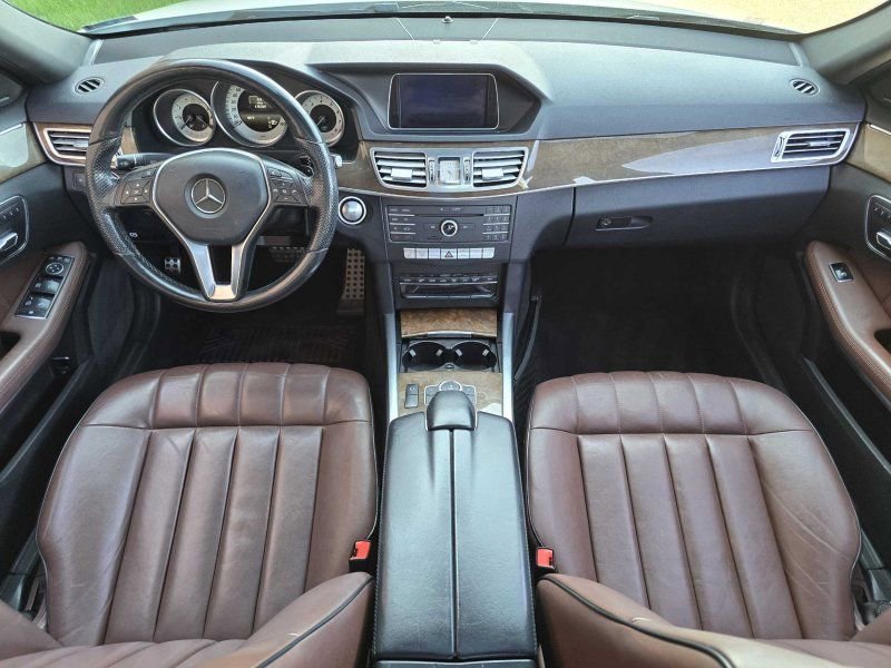Used 2016 Mercedes-Benz E 350 4MATIC Sedan image 4