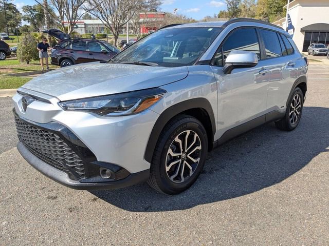 Used 2023 Toyota Corolla Cross SE image 6