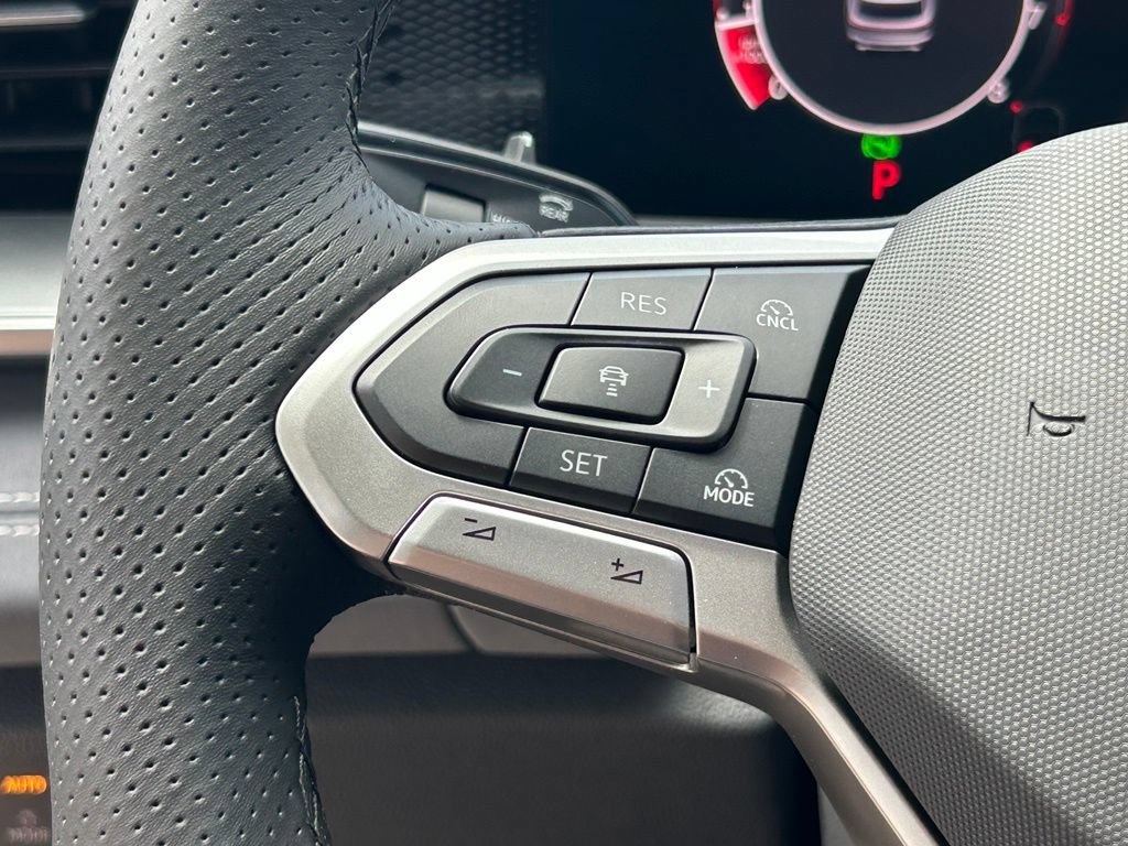 New 2026 Volkswagen Tiguan SE R-Line FWD image 21