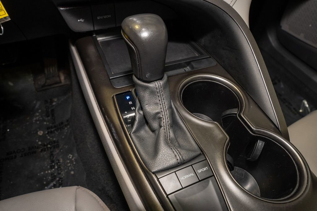 Used 2024 Toyota Camry SE image 14