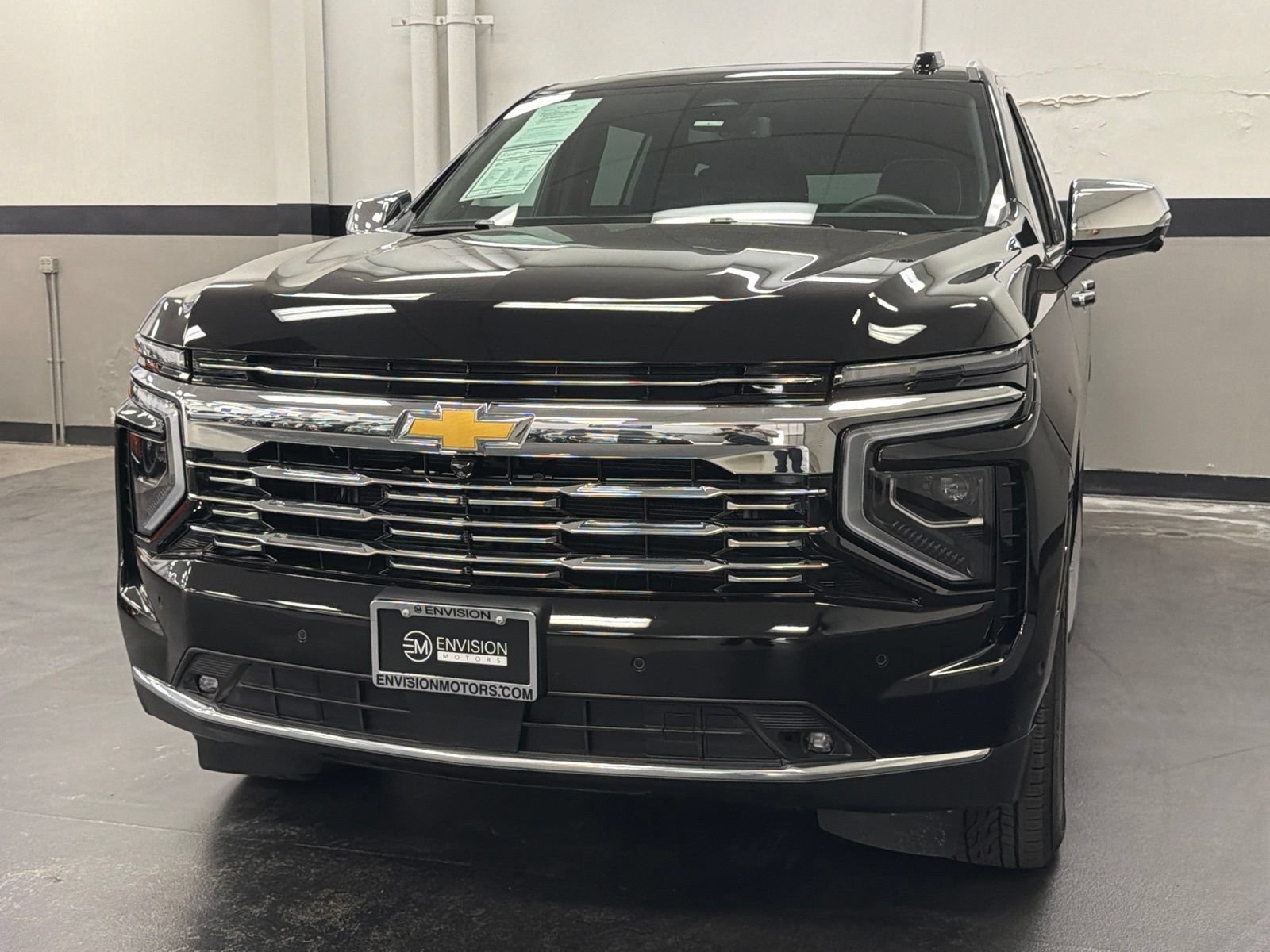Used 2025 Chevrolet Suburban Premier w/ Sun And Tow Package AWD/4WD image 5