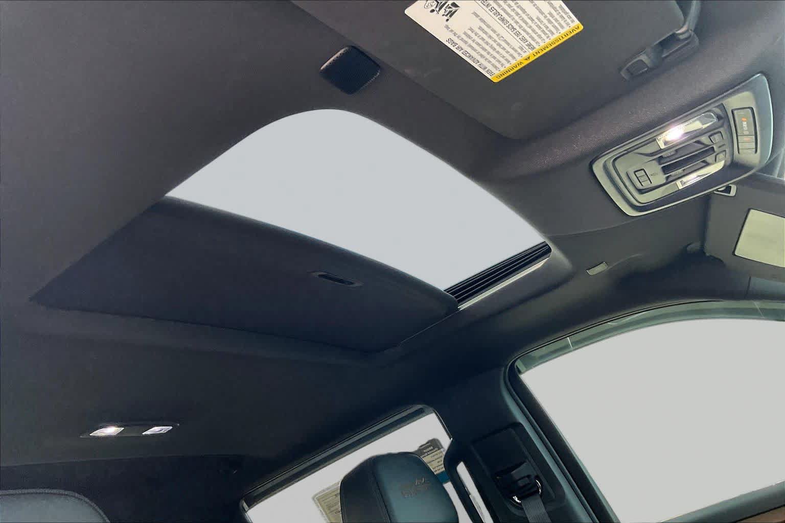 Used 2022 Chevrolet Silverado 1500 High Country w/ High Country Premium Package AWD/4WD image 14