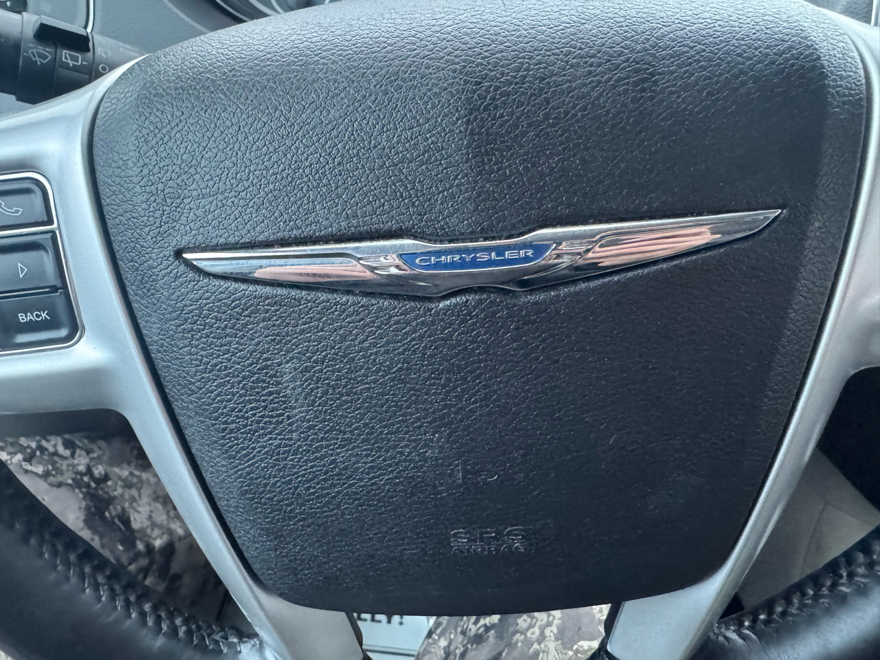 Used 2015 Chrysler Town & Country Touring w/ Driver Convenience Group image 18