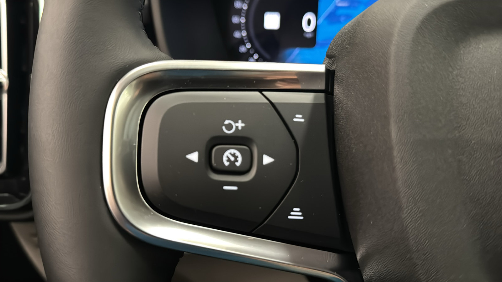 New 2026 Volvo XC40 B5 Ultra w/ Climate Package AWD/4WD image 13