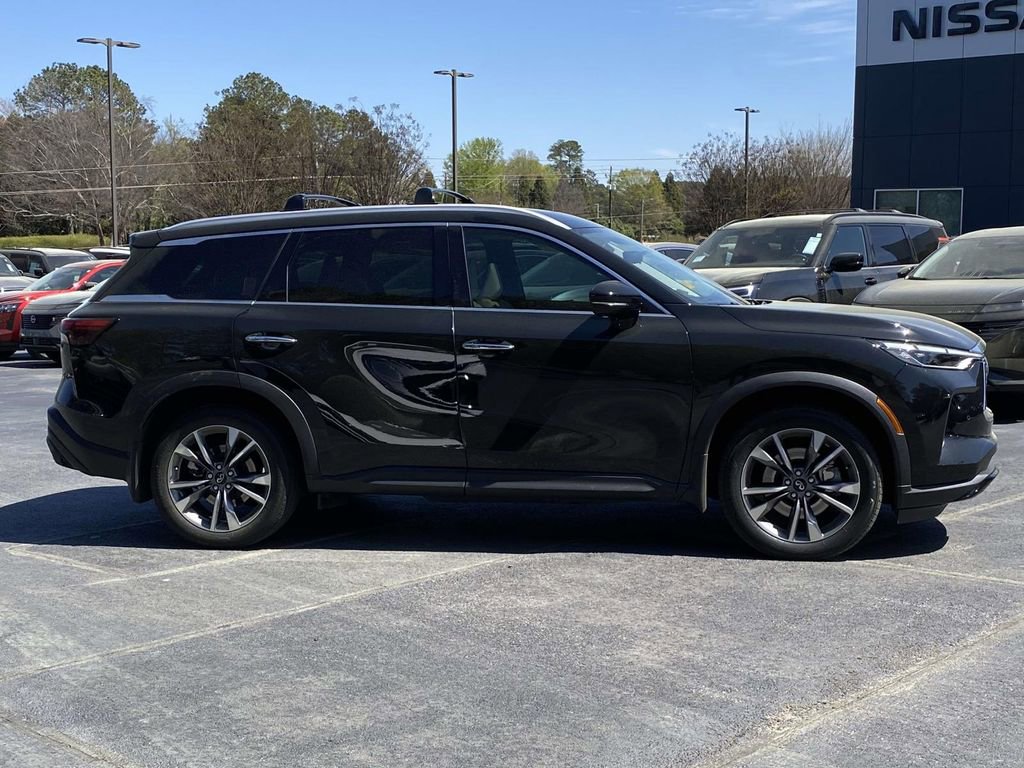 Used 2023 INFINITI QX60 Luxe w/ Vision Package AWD/4WD image 2
