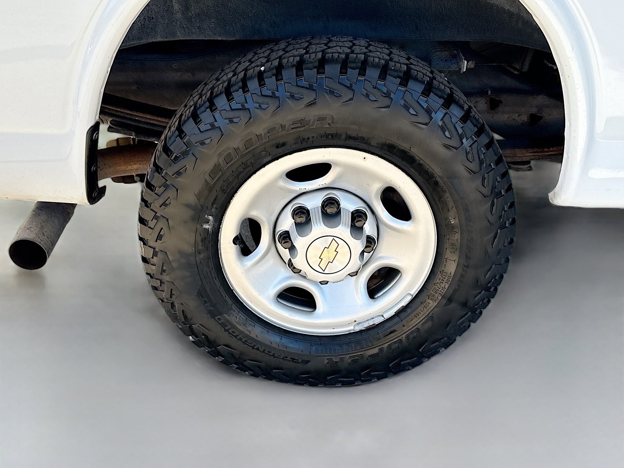 Used 2022 Chevrolet Express 2500 image 26