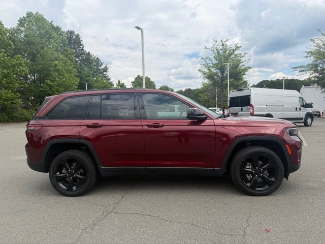 Used 2023 Jeep Grand Cherokee Altitude AWD/4WD image 6