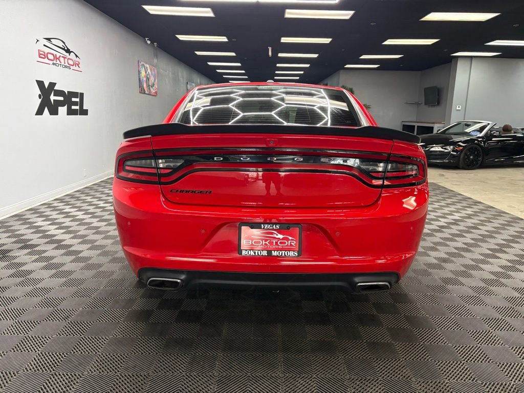Used 2018 Dodge Charger SXT w/ Blacktop Package RWD image 9