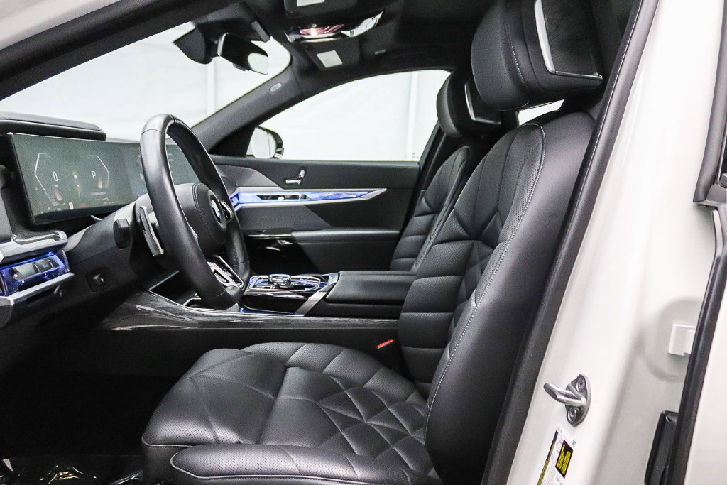 Used 2023 BMW 740i w/ Parking Assistance Package RWD image 18