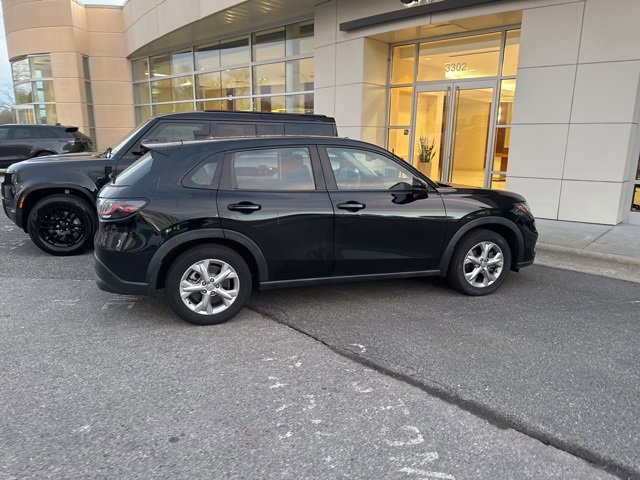 Used 2023 Honda HR-V LX image 3