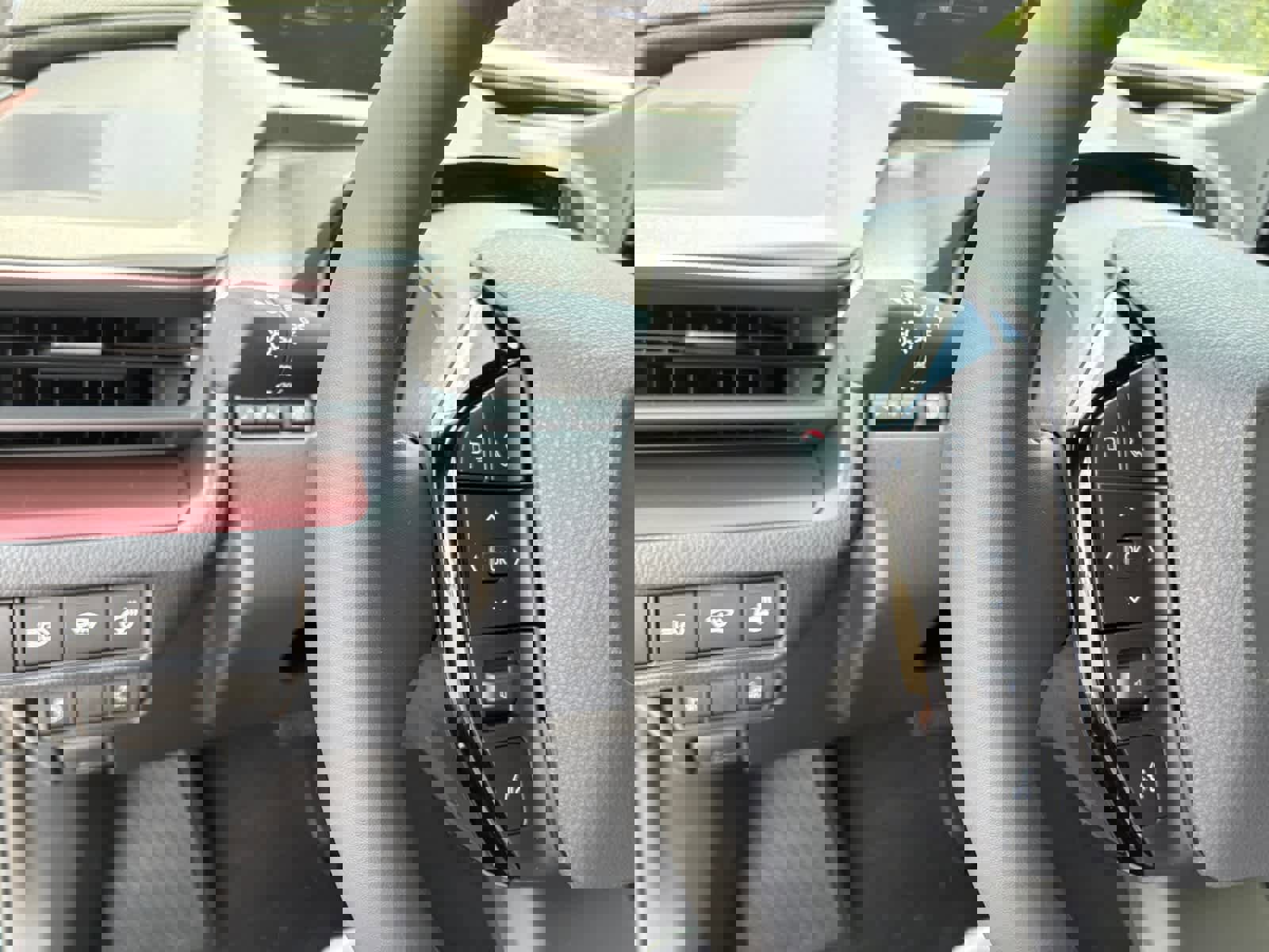 Used 2025 Toyota Prius Plug-In Hybrid image 23