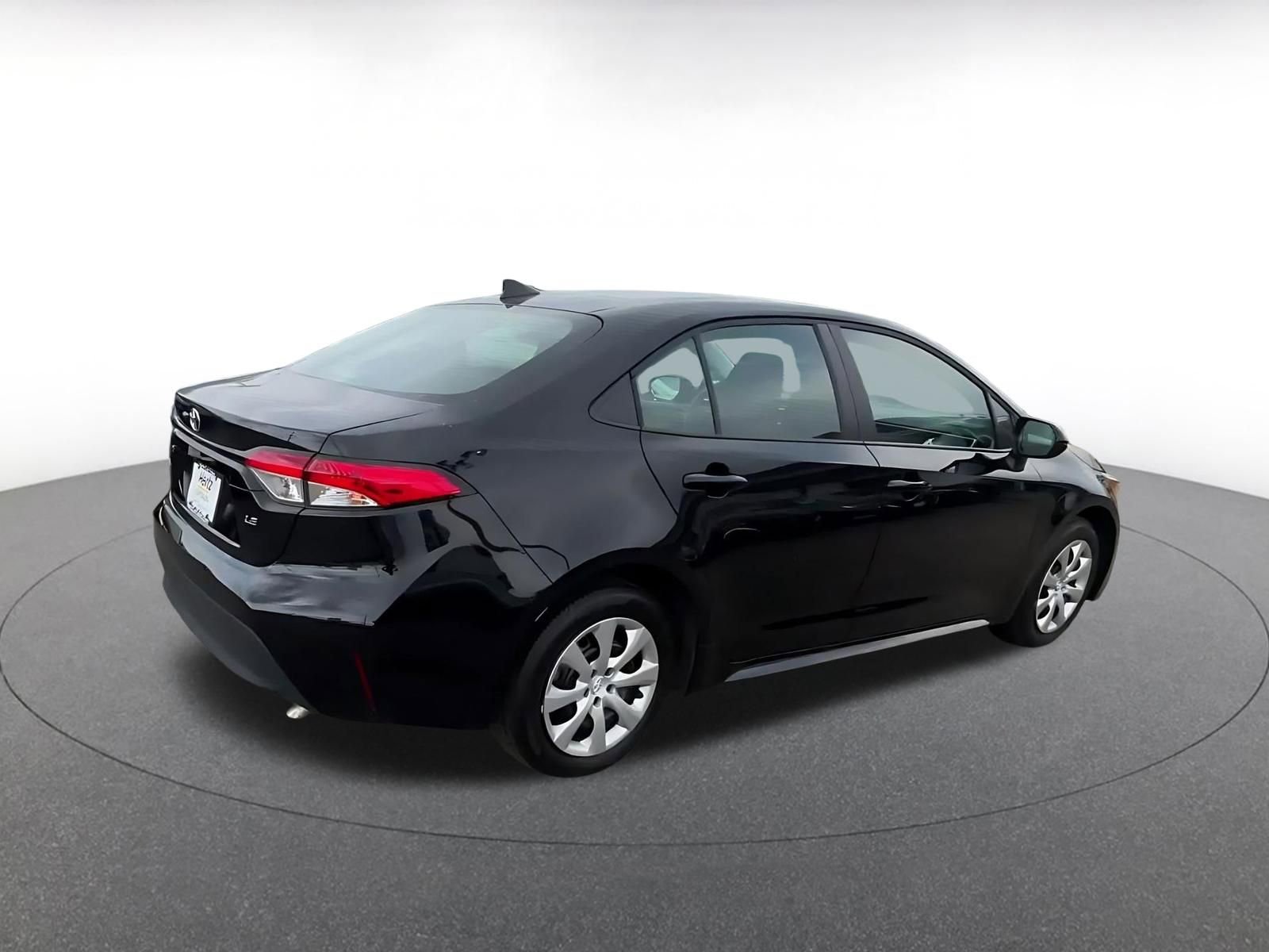 Used 2025 Toyota Corolla LE image 14