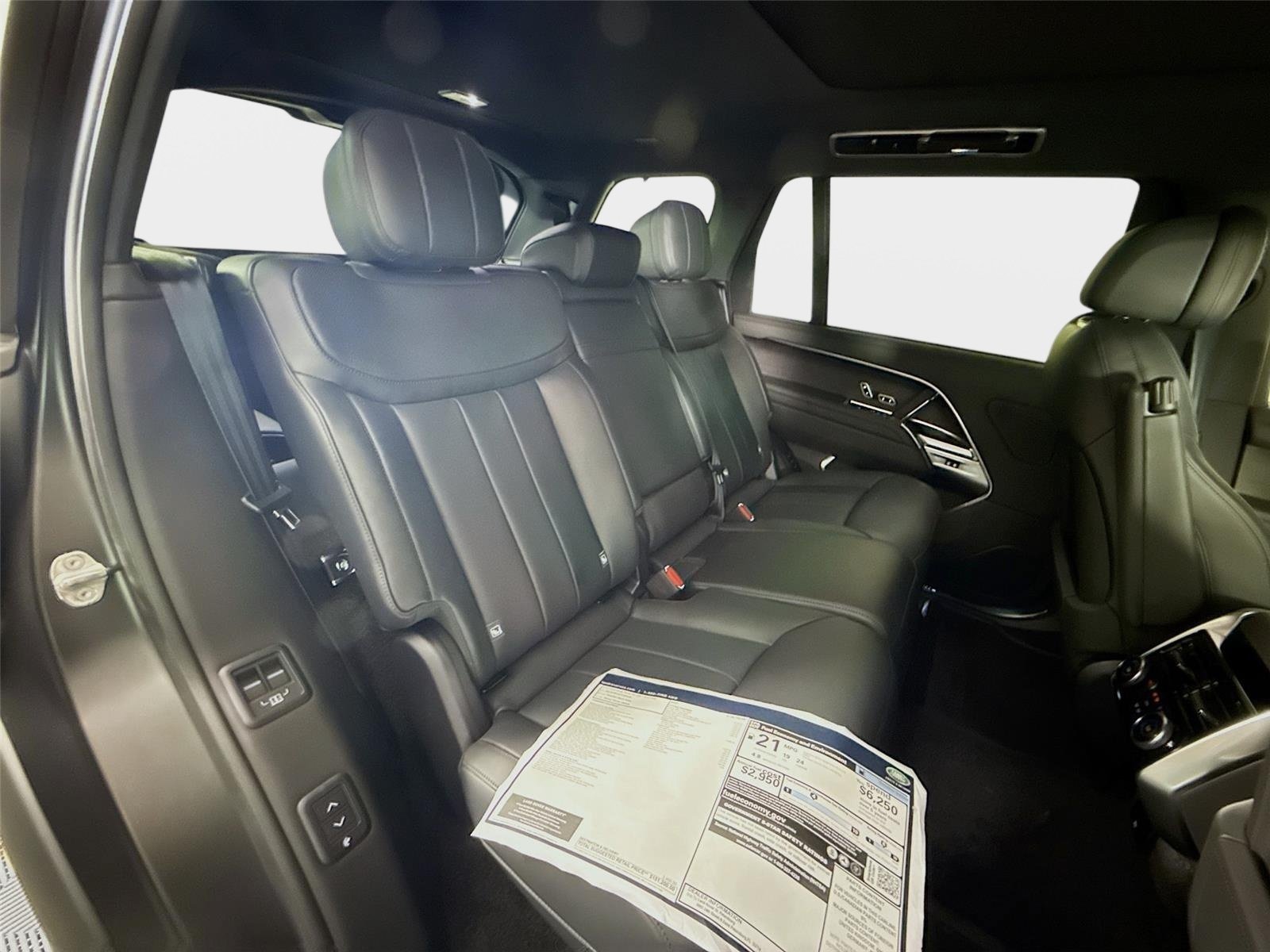 New 2026 Land Rover Range Rover Long Wheelbase SE AWD/4WD image 30
