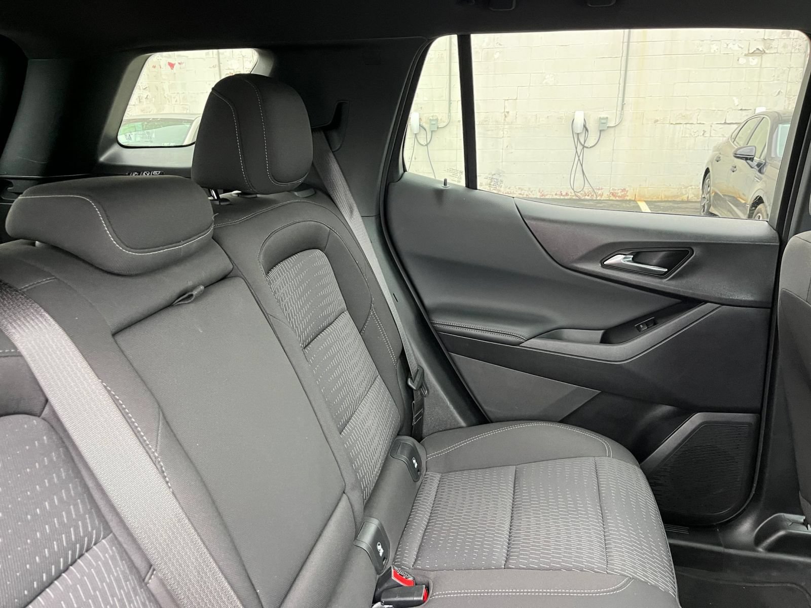 Used 2025 Chevrolet Equinox LT FWD image 37